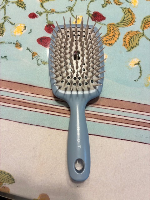 新しく購入したヘアブラシ